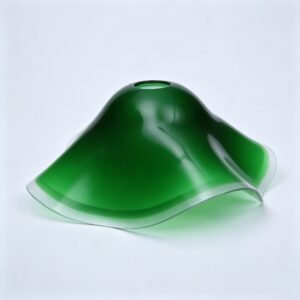 Abajur de vidro verde soprado à mão para iluminação pendente e decoração de ambientes.