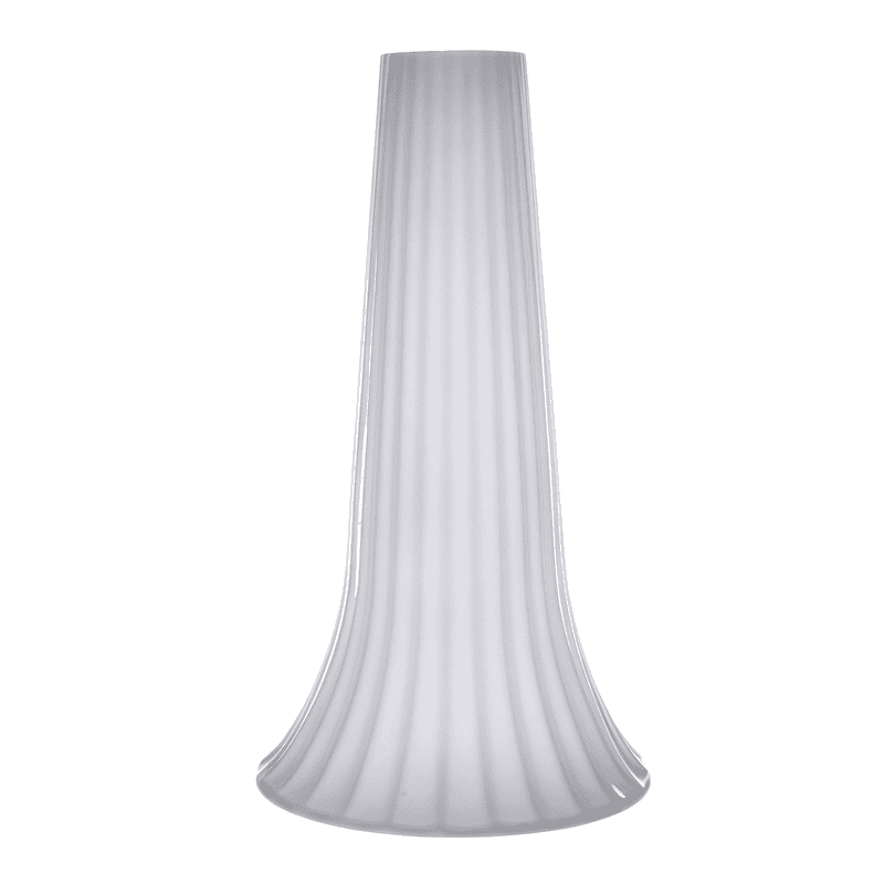 Abajur de vidro opalino branco com design ripado para iluminação elegante.